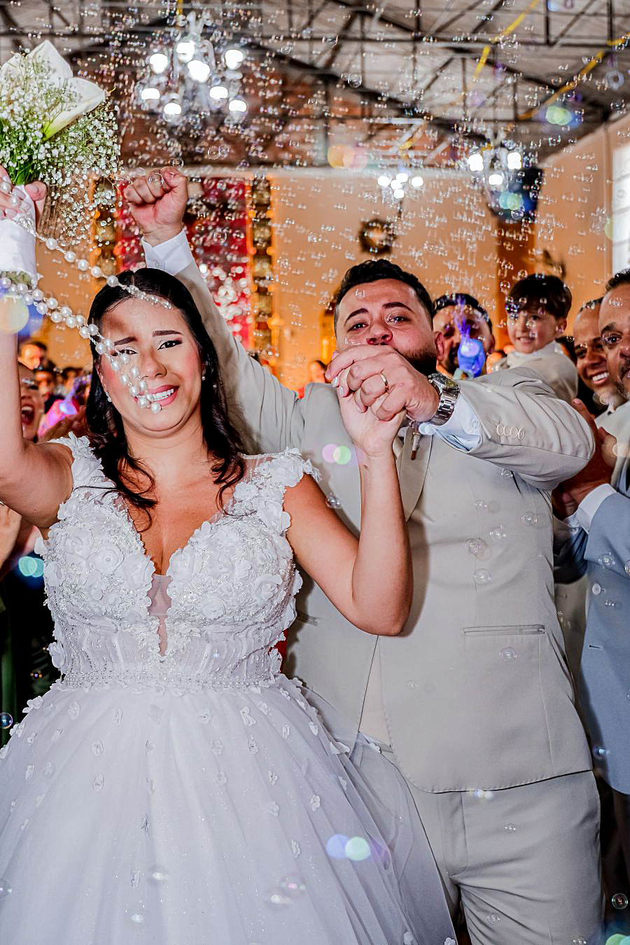 Noivos em ensaio durante casamento